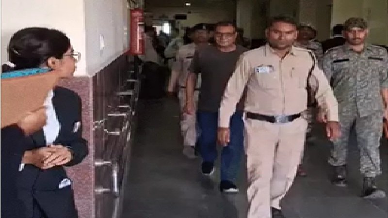 CGPSC घोटाले में ED का बड़ा एक्शन…! पूर्व अध्यक्ष टामन सोनवानी गिरफ्तार…जांच में खुल सकते हैं कई बड़े राज ED takes major action in the CGPSC scam... Former chairman Taman Sonwani arrested... The investigation could reveal many important secrets.