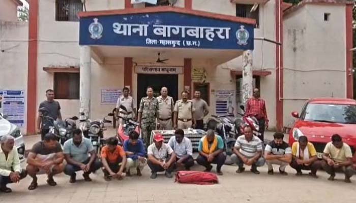 जंगल में चल रहे जुए के फड़ पर पुलिस का छापा, 12 गिरफ्तार, 20.35 लाख की संपत्ति जब्त जंगल में चल रहे जुए के फड़ पर पुलिस का छापा
