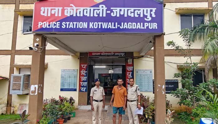 चार बार जेल और पुलिस हिरासत से फरार हो चुका ‘बस्तर का नटवरलाल’ गिरफ्तार, नारायणपुर में पुलिस ने दबोचा बस्तर का नटवरलाल’ गिरफ्तार