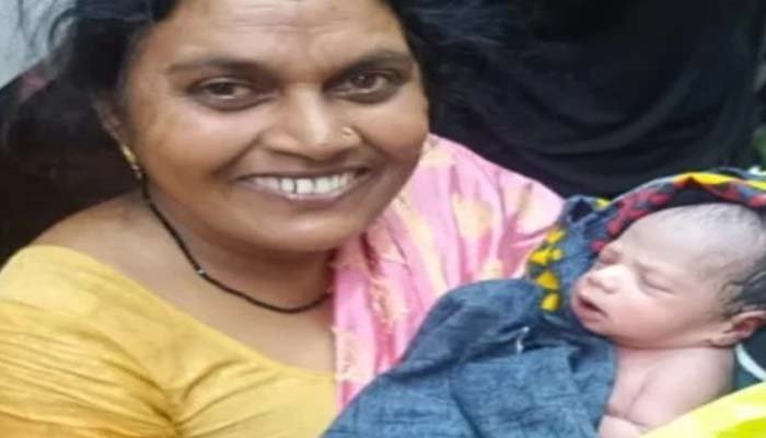 चलती बस बनी प्रसूति कक्ष: कोरबा से पटना जा रही बस में महिला ने दिया बच्चे को जन्म, यात्रियों ने निभाई मानवता की मिसाल चलती बस बनी प्रसूति कक्ष