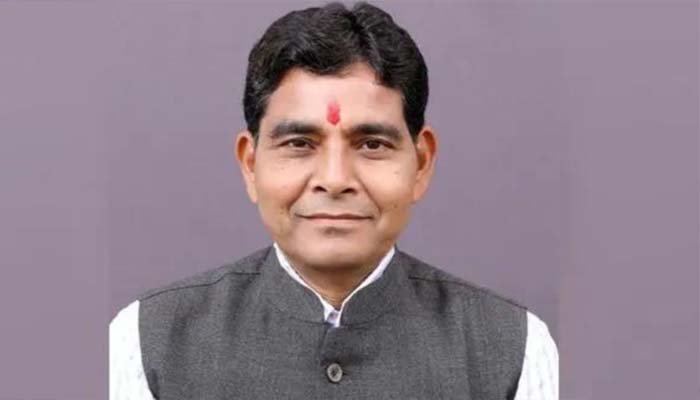 राजस्व मंत्री टंकराम वर्मा