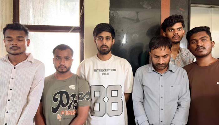 IGKV पेपर लीक मामला: प्रोफेसर ने लिफाफे में छेद कर बनाया था वीडियो, 11 हजार में बेचा; 6 गिरफ्तार IGKV पेपर लीक