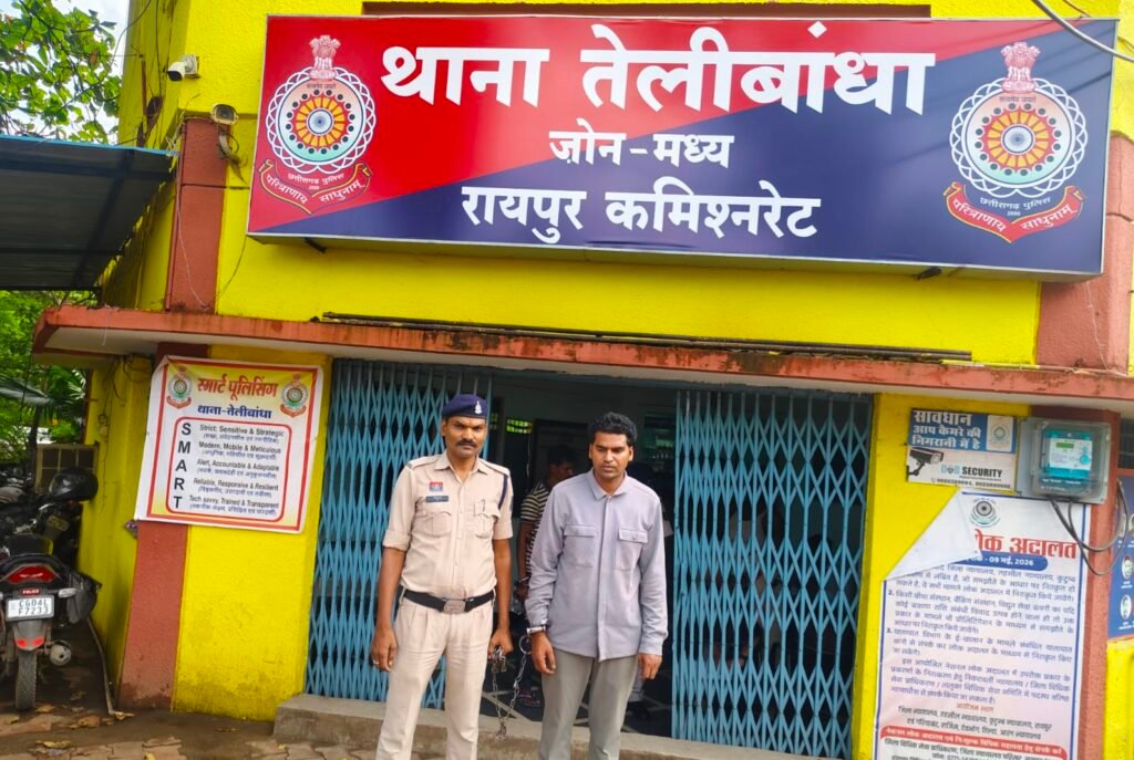 महिंद्रा शोरूम में 10.24 लाख रुपये के गबन का मामला, कर्मचारी गिरफ्तार