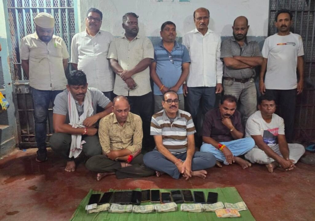 भिलाई में मकान के अंदर चल रहा था जुए का फड़, पुलिस ने 12 जुआरियों को दबोचा
