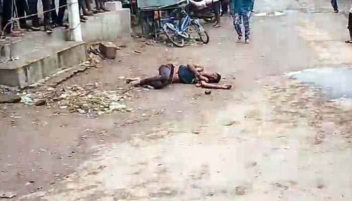 रेत से भरे ट्रैक्टर ने मासूम को रौंदा,