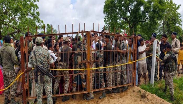 आक्रोश का विस्फोट: शराब दुकान के विरोध में सड़कों पर उतरे महिला-बच्चे, गेट तोड़ा