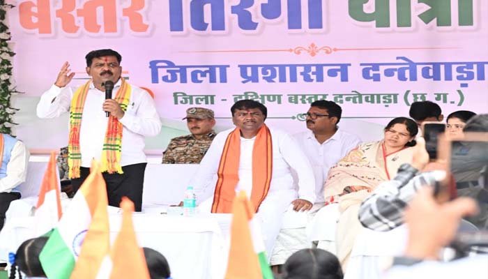 श्यामगिरी में शहीद पूर्व विधायक स्व. श्री भीमा मंडावी को उप मुख्यमंत्री शर्मा और वन मंत्री केदार कश्यप ने दी श्रद्धांजलि