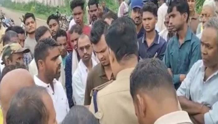 शव दफनाने को लेकर गांव में विवाद, प्रशासन की समझाइश के बाद हिंदू रीति-रिवाज से हुआ अंतिम संस्कार