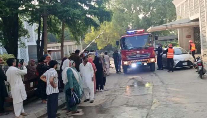 सरकारी अस्पताल में AC ब्लास्ट से भीषण आग, 15 नवजातों की मौत सरकारी अस्पताल में AC ब्लास्ट से भीषण आग
