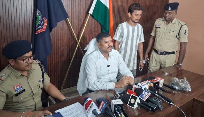 पुलिस की बड़ी कार्रवाई: अवैध कट्टा और जिंदा कारतूस के साथ हिस्ट्रीशीटर गिरफ्तार हिस्ट्रीशीटर गिरफ्तार