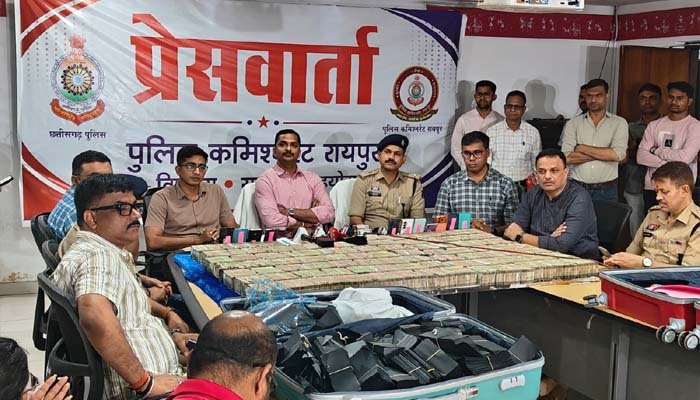 रायपुर पुलिस का बड़ा खुलासा: 2005 से सक्रिय अंतर्राज्यीय ठग गिरोह का पर्दाफाश, 9 आरोपी गिरफ्तार, 4 करोड़ से ज्यादा नकदी जब्त अंतर्राज्यीय ठग गिरोह का पर्दाफाश