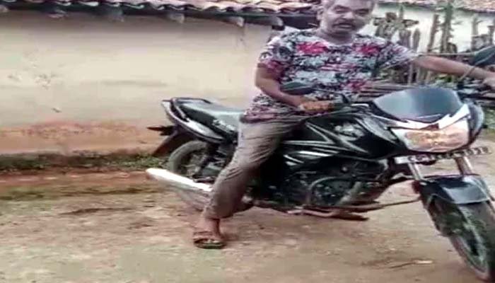 स्कूल में पढ़ाई या ‘नशे की पाठशाला’? शिक्षक का वीडियो वायरल, ग्रामीणों का फूटा गुस्सा शिक्षक का वीडियो वायरल