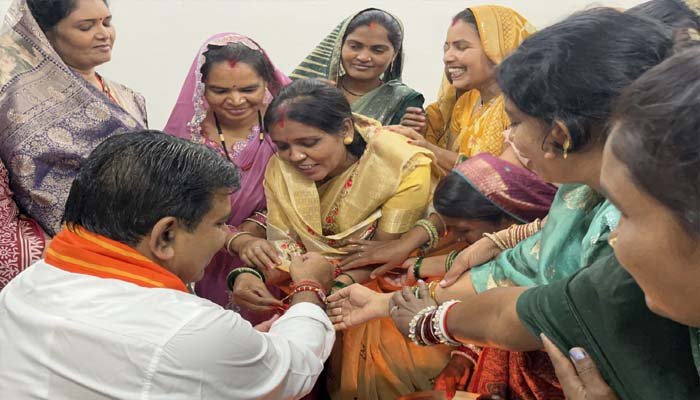 बिहान की दीदियों ने उपमुख्यमंत्री शर्मा को राखी बांधकर दी बधाई, साझा किए गुजरात भ्रमण के अनुभव