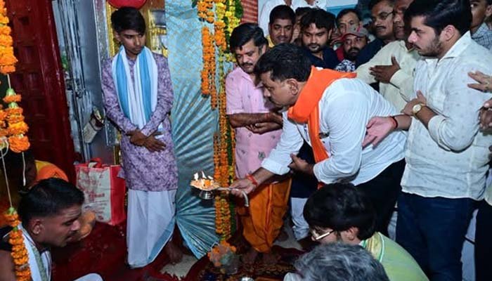 उप मुख्यमंत्री विजय शर्मा ने श्रीकृष्ण जन्माष्टमी पर श्री राधा-कृष्ण बड़े मंदिर में की पूजा-अर्चना