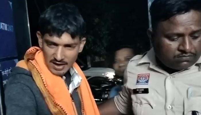 डोंगरगढ़ में SBI ATM तोड़ने की कोशिश, हथौड़ी-छीनी लेकर घुसा आरोपी पकड़ा गया SBI ATM तोड़ने की कोशिश