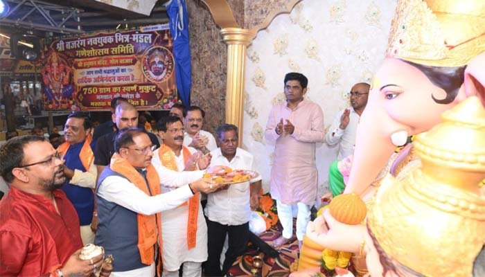 CM Sai News: गोलबाजार गणेश पंडाल पहुंचे मुख्यमंत्री साय, भगवान गणेश को पहनाया 1.15 करोड़ का स्वर्ण मुकुट