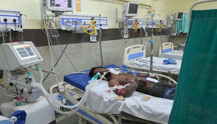 जन्माष्टमी की तैयारी के दौरान हादसा, मटकी बांधते समय हाईटेंशन तार की चपेट में आया युवक; बुरी तरह झुलसा
