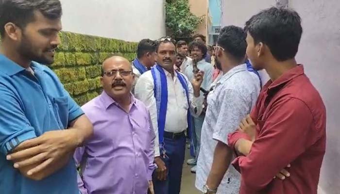 धमतरी में 1500 से ज्यादा लोगों के प्रार्थना सभा में शामिल होने के आवेदन का दावा, धर्मांतरण के आरोपों से गरमाया मामला धर्मांतरण के आरोपों से गरमाया मामला