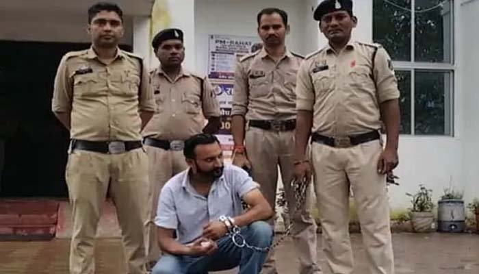 बारिश के छींटे पड़ने पर विवाद, युवक पर एयरगन से दो बार फायरिंग; आरोपी ग्वालियर से गिरफ्तार आरोपी ग्वालियर से गिरफ्तार