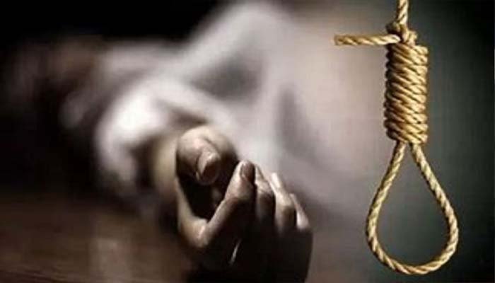 नवप्रसूता का पेड़ से लटका मिला शव, अस्पताल से रात में निकली थी महिला; जांच में जुटी पुलिस नवप्रसूता का पेड़ से लटका मिला शव