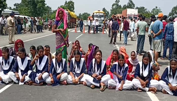 स्कूल में शिक्षक नहीं तो ग्रामीणों ने जाम किया NH-53, लिखित आश्वासन के बाद खुला हाईवे स्कूल में शिक्षक नहीं! ग्रामीणों ने जाम किया NH-53