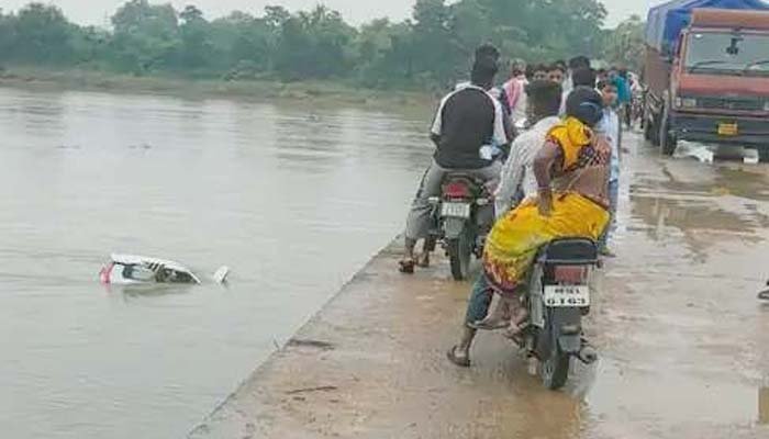 महासमुंद हादसा: पांच दिन बाद नदी से मिला लापता बाइक सवार का शव, NDRF-SDRF ने चलाया था सर्च ऑपरेशन पांच दिन बाद नदी से मिला लापता बाइक सवार का शव