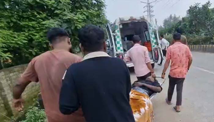 रेलवे ट्रैक पर बैठा था युवक, ट्रेन की चपेट में आने से कटे दोनों पैर