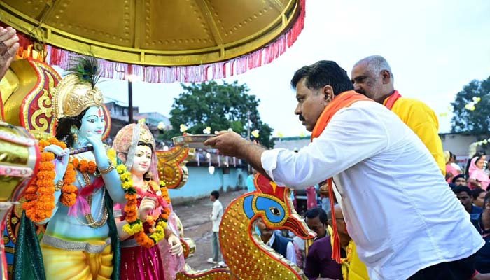 उप मुख्यमंत्री विजय शर्मा कवर्धा में आयोजित दही हांडी उत्सव में हुए शामिल दही हांडी उत्सव में हुए शामिल