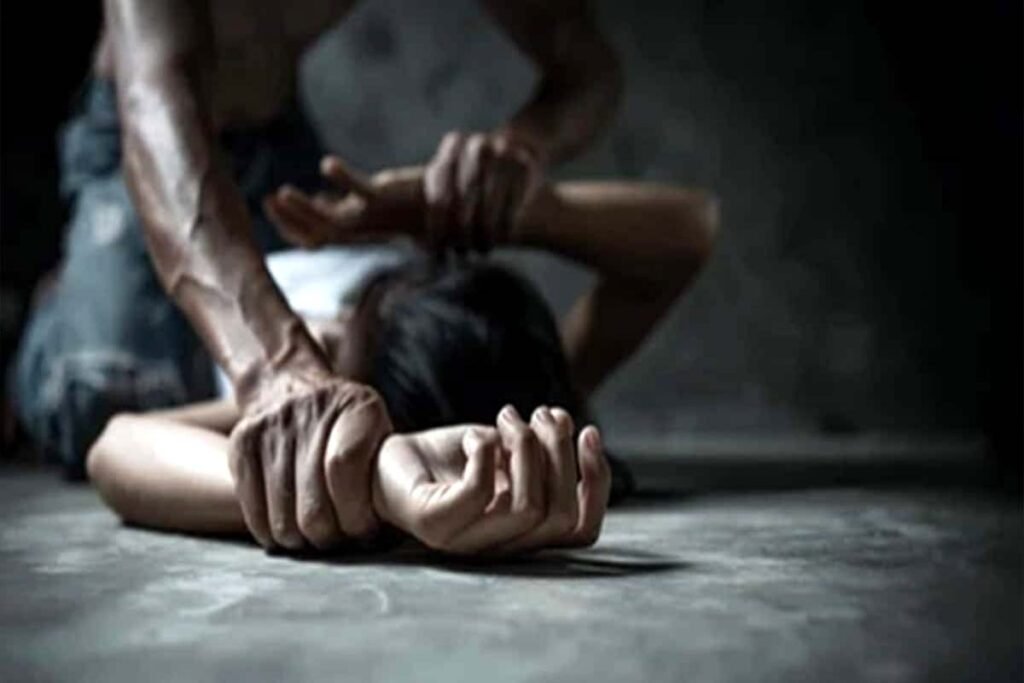ताबीज और इलाज का झांसा देकर नाबालिग का शोषण! 5 महीने की गर्भवती मिलने पर खुला मामला किशोरी के यौन शोषण का मामला उजाग