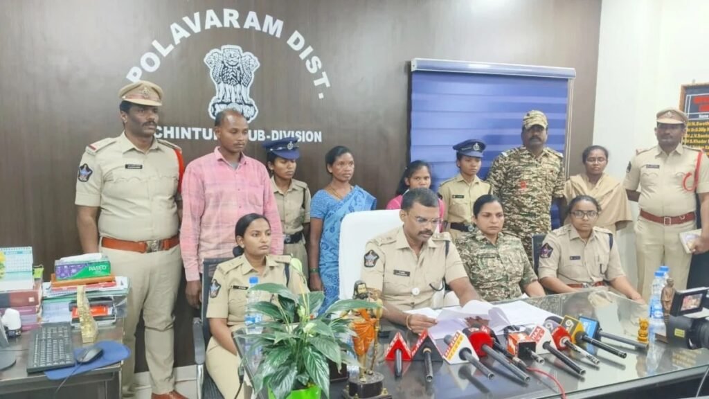 Maawadiyon ne kiya atmasamarpan: पोलावरम में 3 माओवादियों ने किया आत्मसमर्पण, तीनों सुकमा के रहने वाले; हिंसा छोड़ मुख्यधारा में लौटे