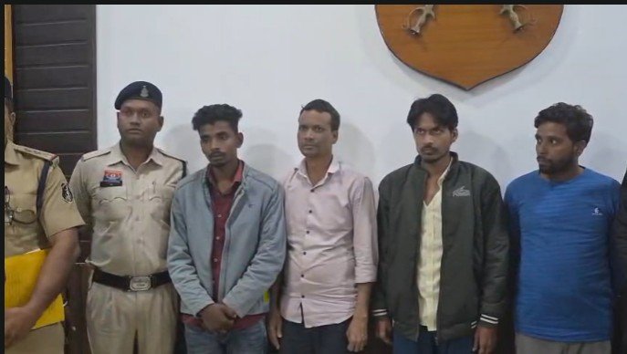 रायगढ़ पुलिस ने शासकीय राशन दुकानों को निशाना बनाने वाले चावल-शक्कर चोर गिरोह का किया पर्दाफाश, 5 आरोपी गिरफ्तार