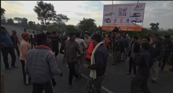 SURAJPUR BREAKING NEWS: चोरी के संदेह में आरोपी की पिटाई
