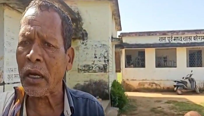 स्कूल में नशे में पहुंचा शिक्षक? वायरल वीडियो ने मचाया हड़कंप शिक्षक का वायरल वीडियो