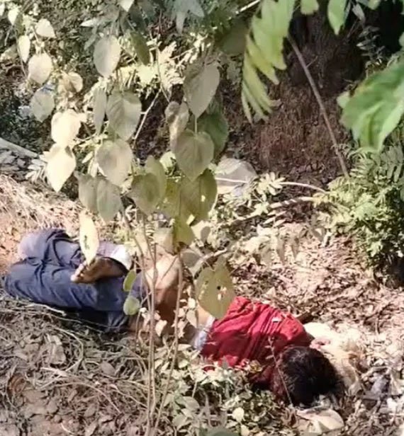 मां-बेटे की संदिग्ध मौत, सड़क किनारे बेटे का शव तो घर में मिला मां का शव मां-बेटे की संदिग्ध मौत, सड़क किनारे बेटे का शव तो घर में मिला मां का शव