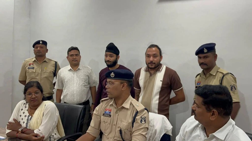 खैरागढ़ में 1.86 लाख की साइबर ठगी का खुलासा, उत्तराखंड से दिल्ली तक पहुंची पुलिस; दो आरोपी गिरफ्तार