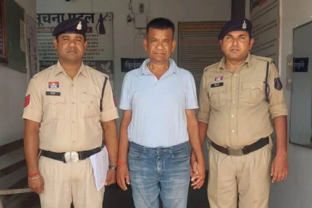 पायलीखंड से चोरी के हीरे बेचने ग्राहक तलाश रहा था बुजुर्ग, 146 नग बरामद पायलीखंड से चोरी के हीरे बेचने ग्राहक तलाश रहा था बुजुर्ग, 146 नग बरामद