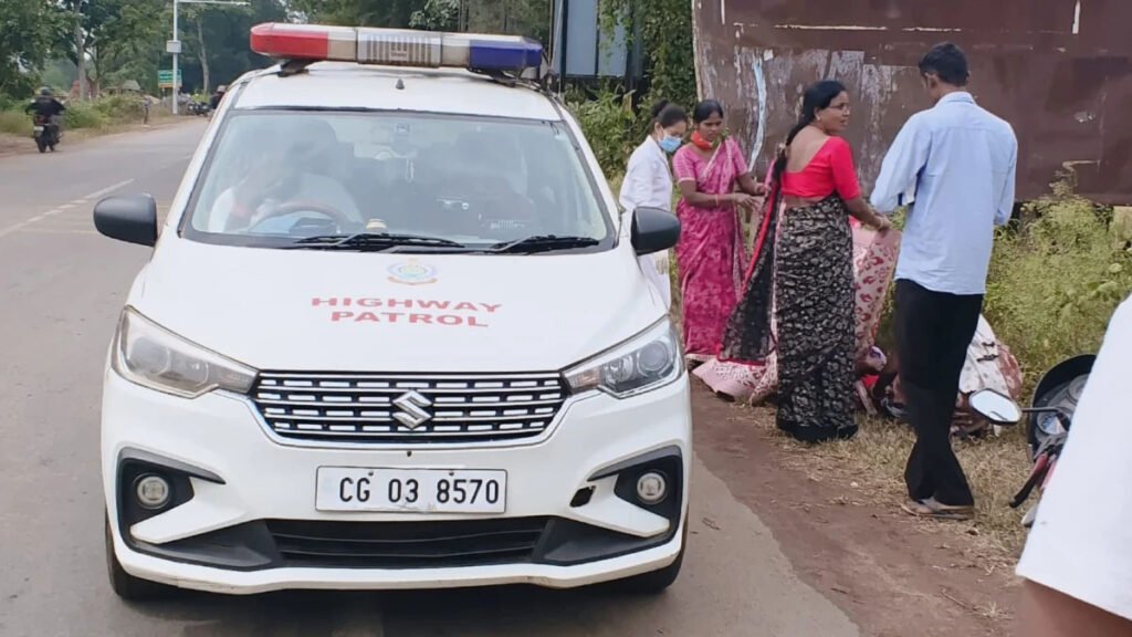 सड़क किनारे गूंजी किलकारी! हाईवे पेट्रोलिंग टीम और स्वास्थ्यकर्मियों ने कराया सुरक्षित प्रसव, जच्चा-बच्चा स्वस्थ अस्पताल जाते समय सड़क पर शुरू हुई प्रसव पीड़ा, पेट्रोलिंग टीम की मदद से सड़क किनारे बेटे को दिया जन्म
