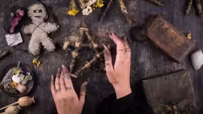 जादू-टोना का आरोप लगाकर महिला से बर्बरता, निर्वस्त्र कर पेड़ से बांधकर पीटा; 4 महिलाएं गिरफ्तार जादू-टोना का आरोप लगाकर महिला से बर्बरता, निर्वस्त्र कर पेड़ से बांधकर पीटा; 4 महिलाएं गिरफ्तार