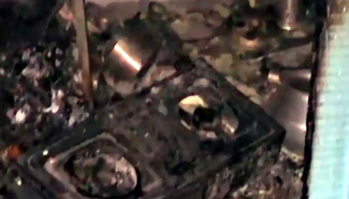 करवाचौथ पर गैस सिलेंडर ब्लास्ट, घर में लगी आग, बाल-बाल बचा परिवार करवाचौथ पर सिलेंडर में धमाका