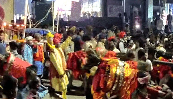 आधी रात संपन्न हुई बस्तर दशहरा की निशा जात्रा रस्म, 11 बकरों की दी गई बलि आधी रात संपन्न हुई बस्तर दशहरा