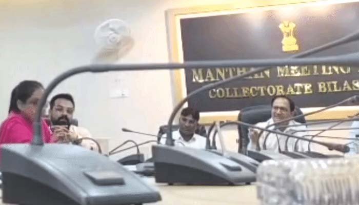 छात्राओं के आरोपों से गरमाया मामला, कलेक्टर का वीडियो वायरल, पढ़े पूरी खबर