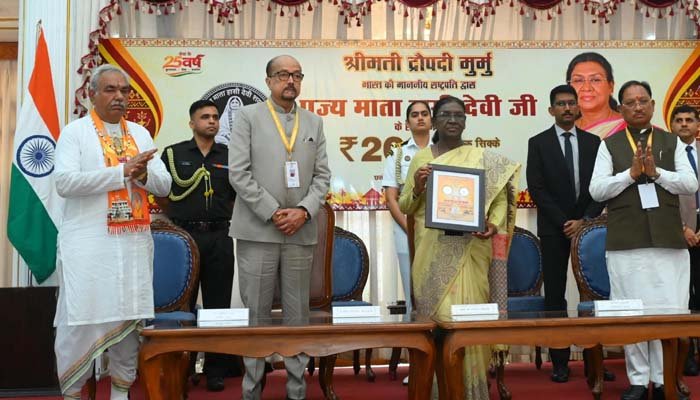राष्ट्रपति द्रौपदी मुर्मु ने जारी किया माता हासी देवी के सम्मान में 200 रुपये का स्मारक सिक्का