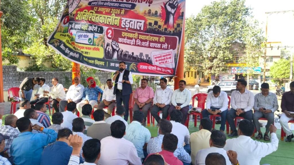 पटवारियों की हड़ताल को तहसीलदारों का साथ! धरनास्थल पहुंचे तहसीलदार, बोले- ‘यह सिर्फ पटवारियों का नहीं, किसानों का आंदोलन’