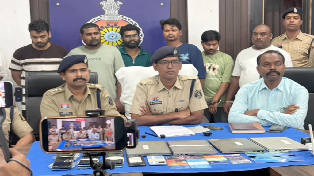 ऑनलाइन सट्टा पैनल पर दुर्ग पुलिस की बड़ी रेड! 10 गिरफ्तार, म्यूल बैंक खातों की भी जांच ऑनलाइन सट्टा पैनल पर दुर्ग पुलिस की बड़ी रेड! 10 गिरफ्तार, म्यूल बैंक खातों की भी जांच