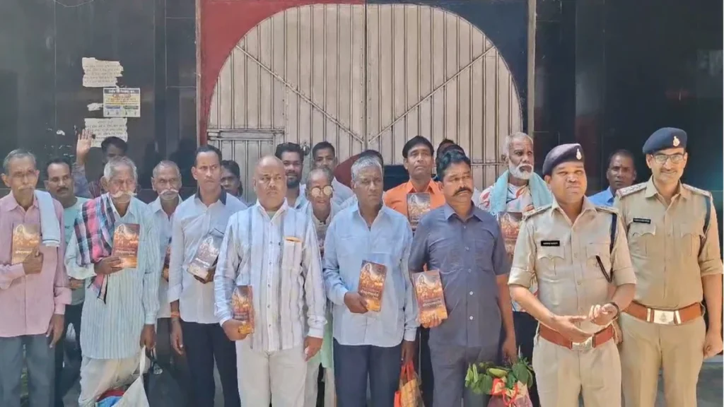 केंद्रीय जेल से 21 आजीवन कैदी रिहा, 14 साल से अधिक काट चुके थे सजा केंद्रीय जेल से 21 आजीवन कैदी रिहा, 14 साल से अधिक काट चुके थे सजा