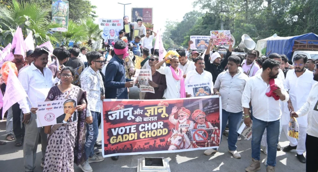  JCCJ की अनोखी बारात, ‘ज्ञानू और जानू’ के मुखौटे पहनकर किया प्रदर्शन