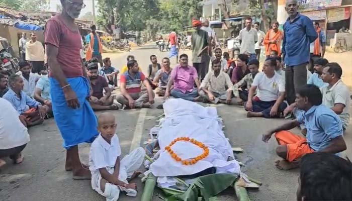 जवान की मौत पर परिजनों ने उठाए सवाल, आत्महत्या मानने से इनकार; शव सड़क पर रखकर प्रदर्शन जवान की मौत