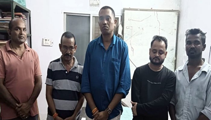 बिजली ऑफिस के पास चल रहा था जुआ, पुलिस ने पांच आरोपियों को दबोचा बिजली ऑफिस के पास चल रहा था जुआ