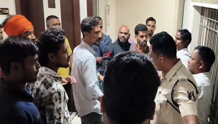 होटल में प्रार्थना सभा की सूचना पर हंगामा, मारपीट का वीडियो वायरल; पुलिस जांच में जुटी