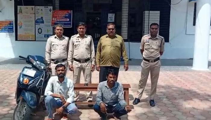 लूटकांड का खुलासा, नाबालिग समेत 3 आरोपी गिरफ्तार; मोबाइल और एक्टिवा जब्त